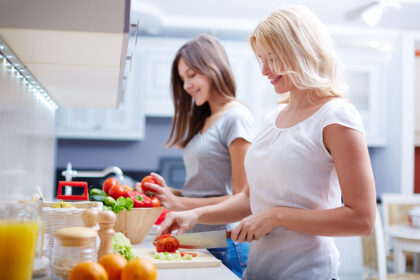 women preparing lunch1 women preparing lunch1 NtvOdia